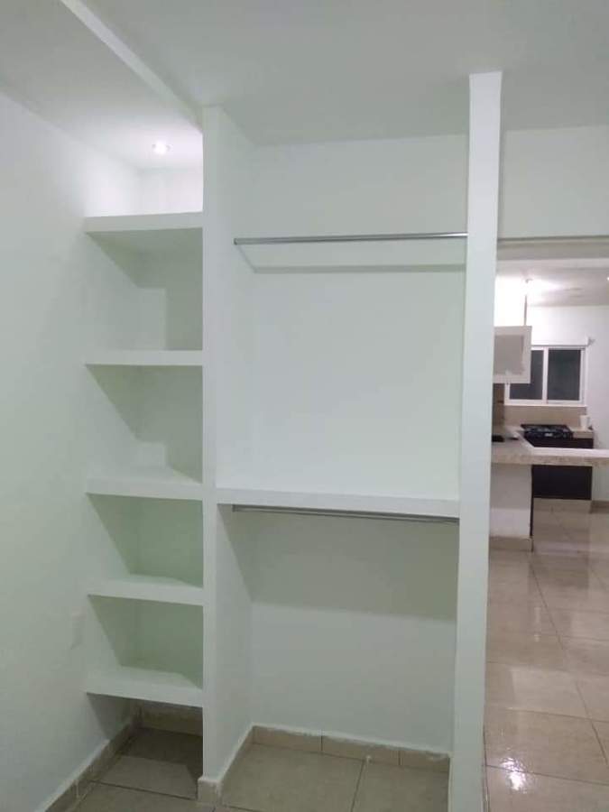 Clóset echo con madera y tablaroca