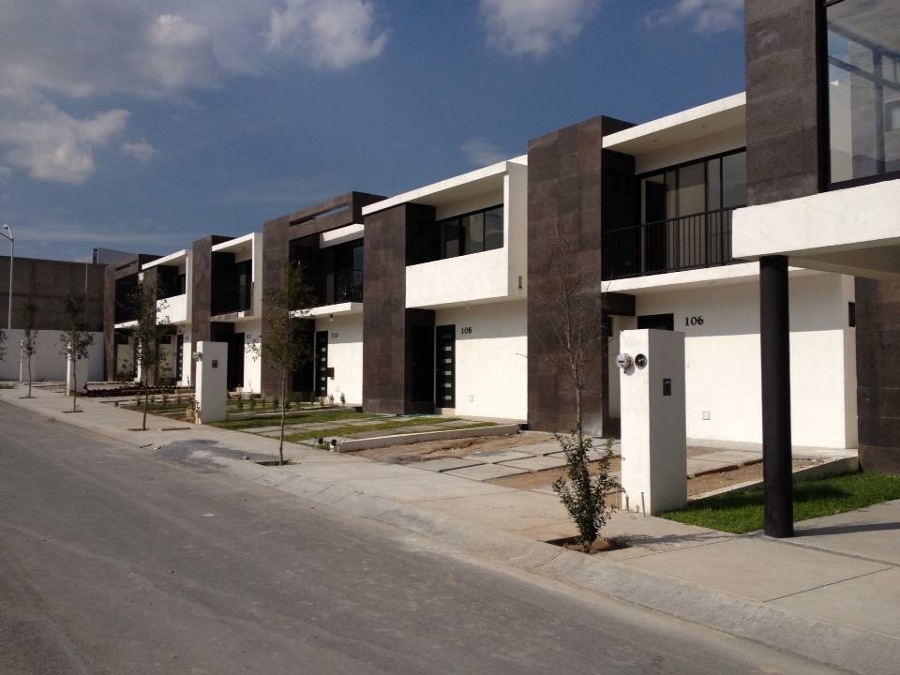 Casas en serie nivel medio Privada Encinos