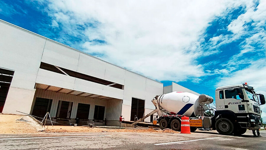 Colado de concreto en nave