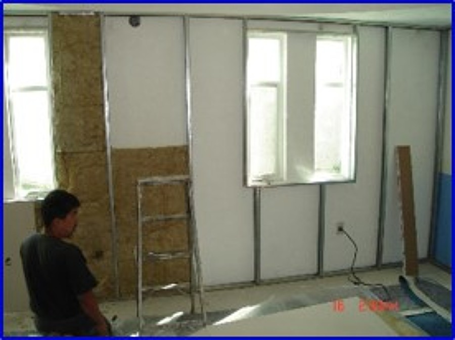 Forrado de muro con aislante mineral y tablaroca a una cara