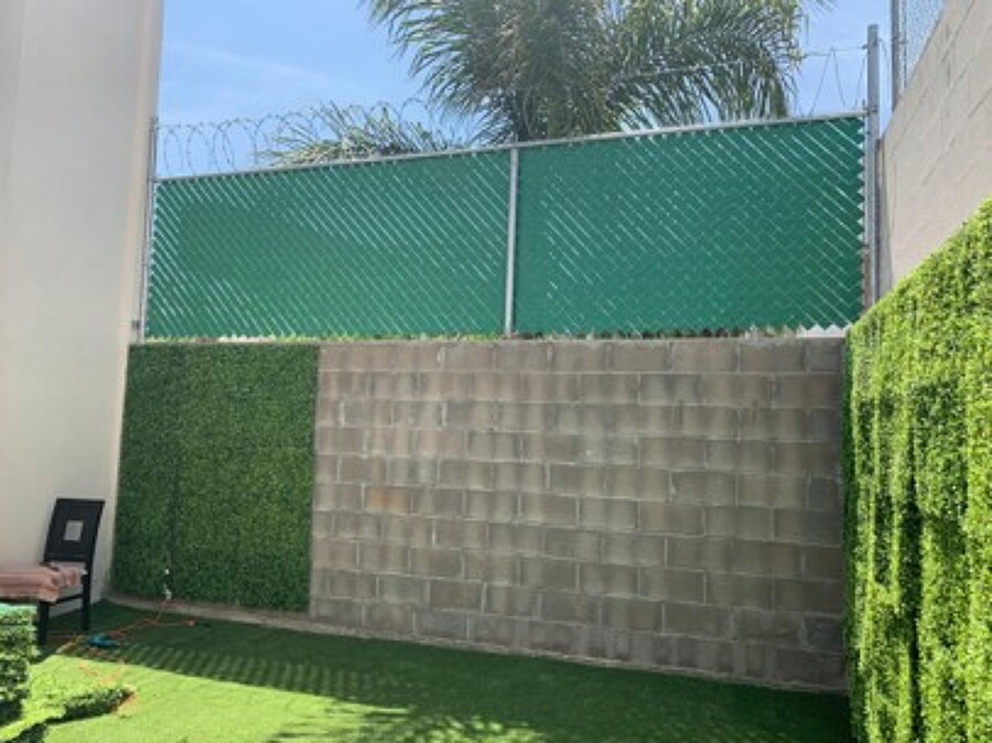 Colocación de Follaje verde en muros