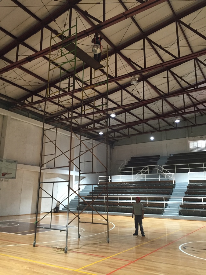 Cambio de lamparas en alturas.