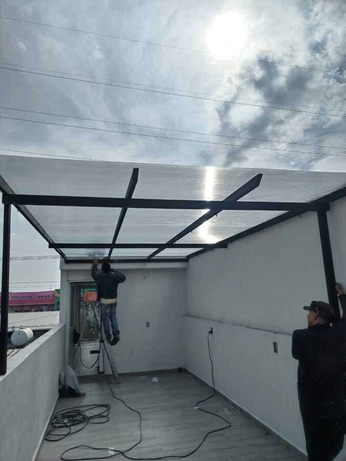 Pérgolas en escuela