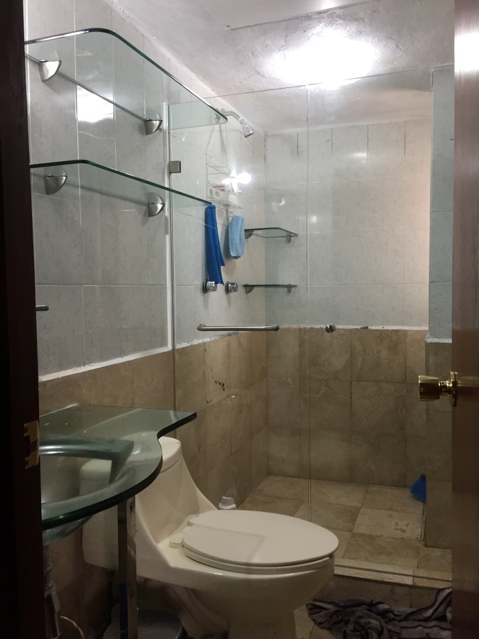 cancel de baño vidrio templado y entrepaños