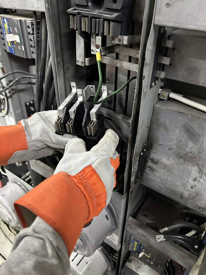 Instalación de interruptor para tienda departamental