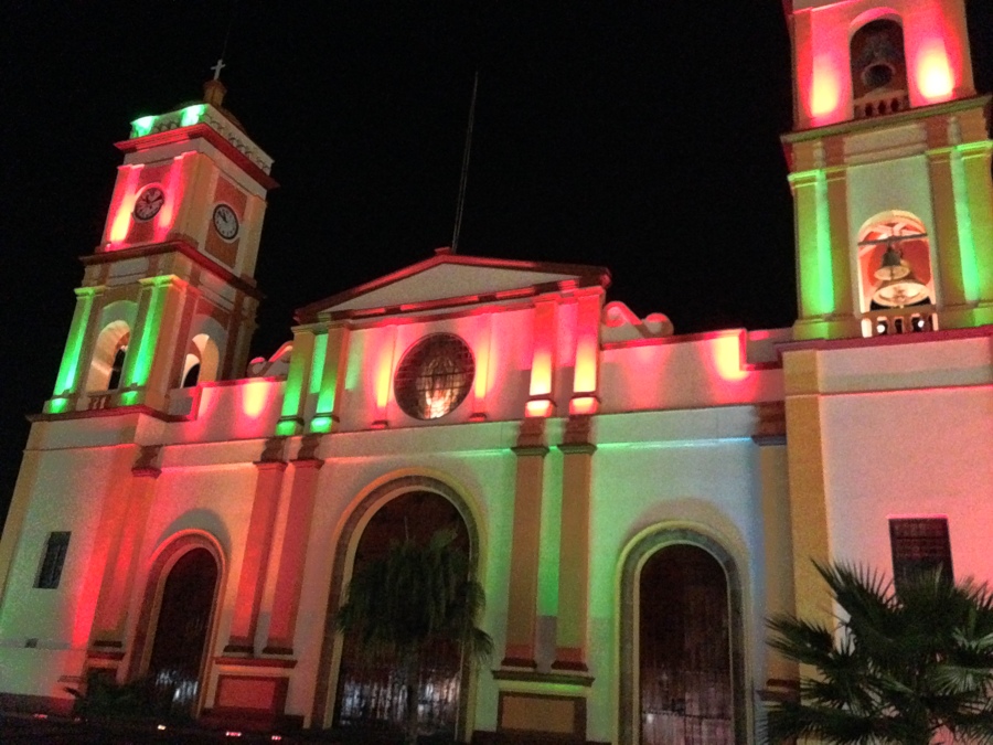 ILUMINACIÓN LED EN PARROQUIA