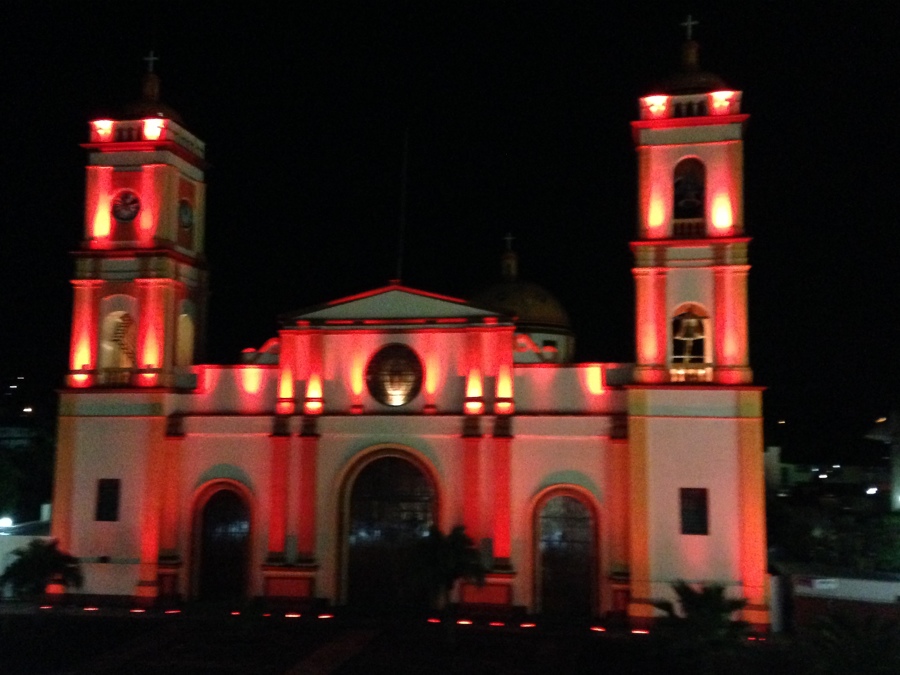 ILUMINACIÓN LED EN PARROQUIA