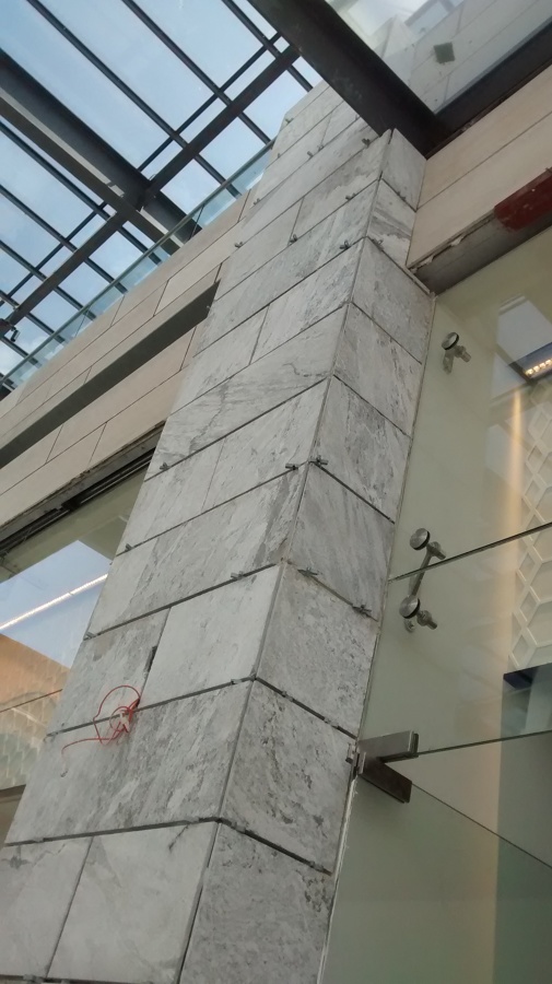 colocación de mármol en columnas