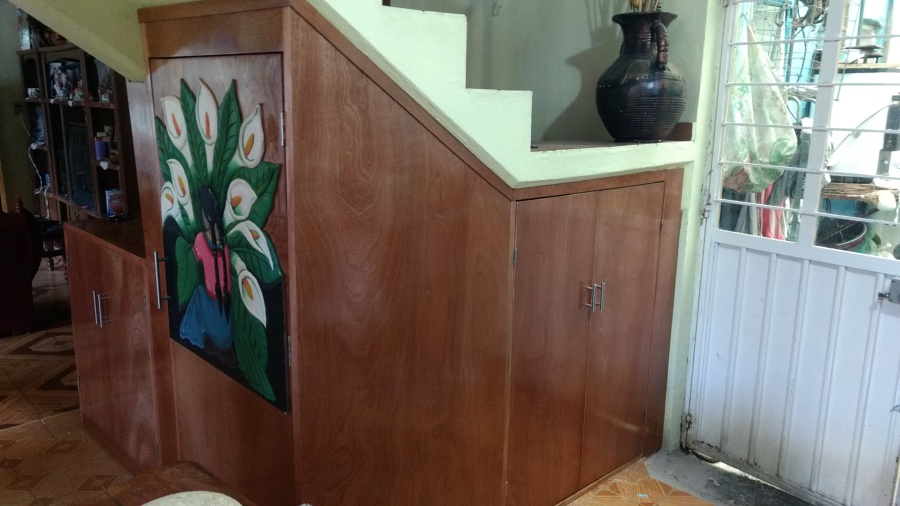 Mueble bajo la escalera