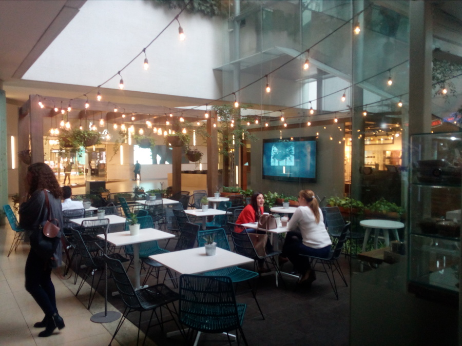 Luminaria en plaza andares