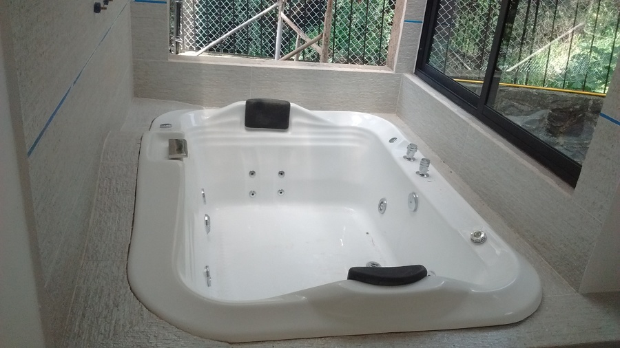 Colocación de tina de hidromasaje y lozeta