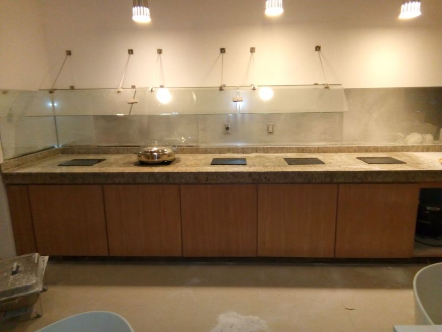 BARRA DE BUFFET EN GRANITO ORNAMENTAL