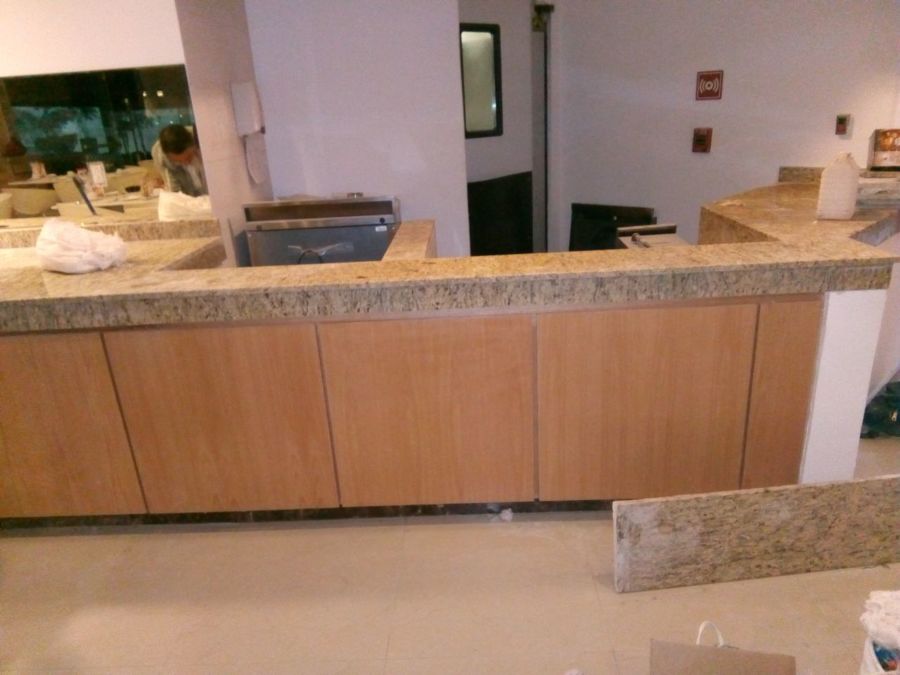 BARRA DE BUFFET EN GRANITO ORNAMENTAL