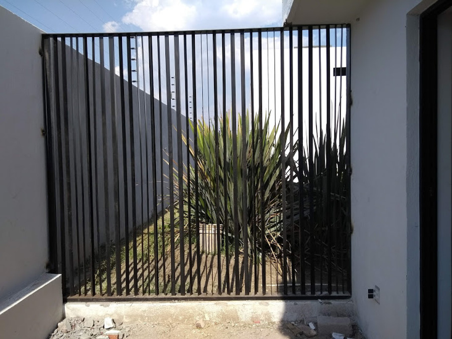 Herrería en jardín trasero