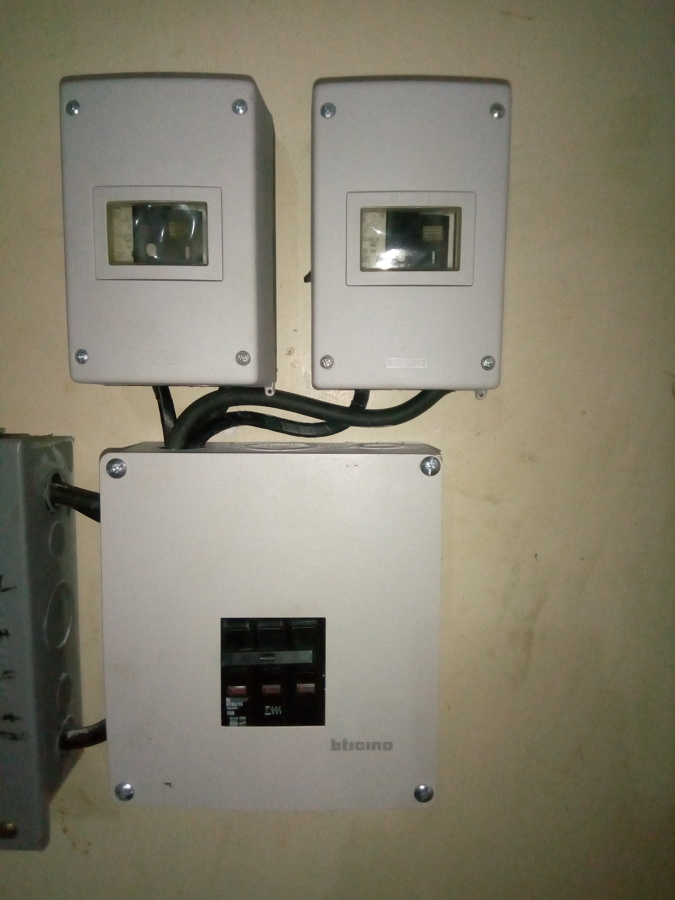 Instalación eléctrica de centro de carga y guarda motores para motores eléctricos