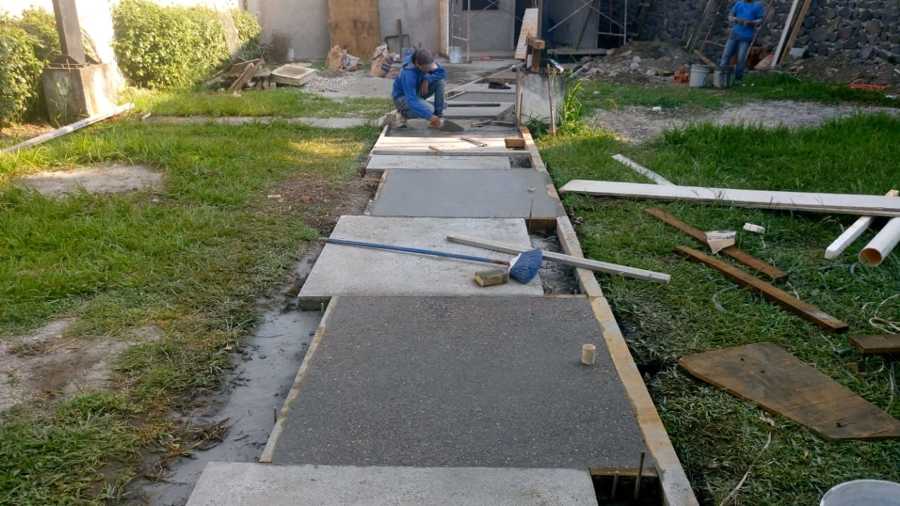 SENDERO DE BLOQUES DE GRANZON DESLAVADO