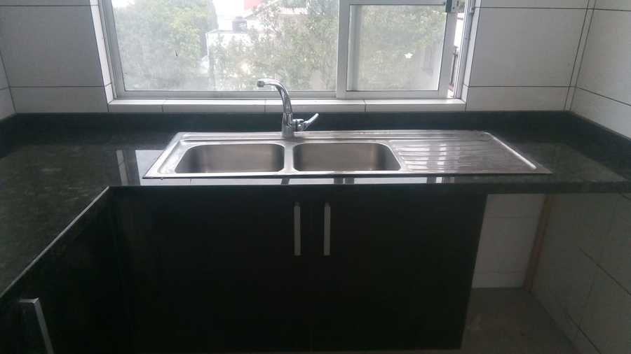 BARRA DE COCINA GRANITO NEGRO SAN GABRIEL