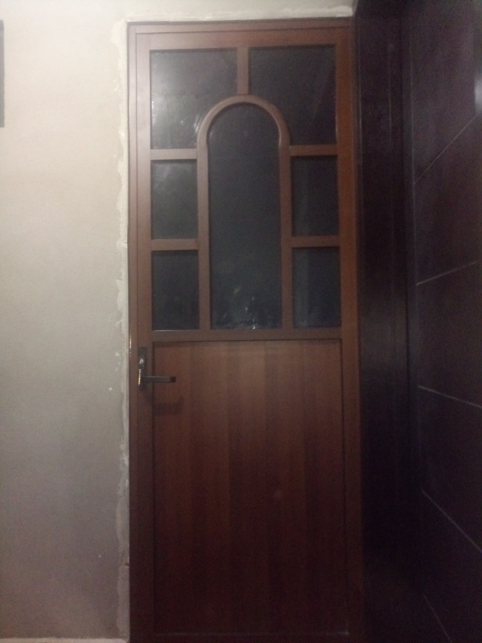 Puerta sencilla para baño