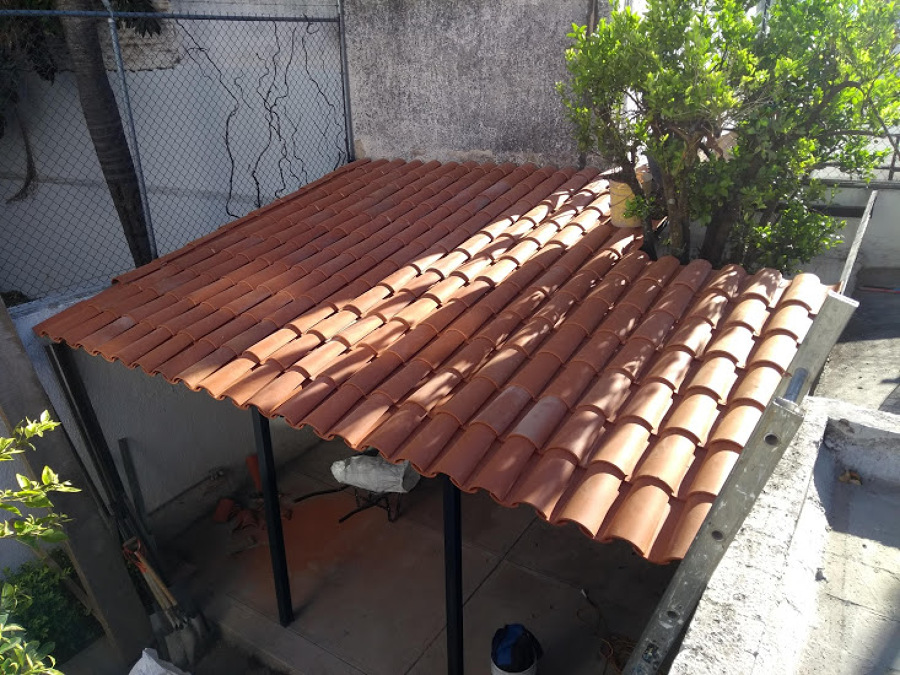 Estructura metalica con teja