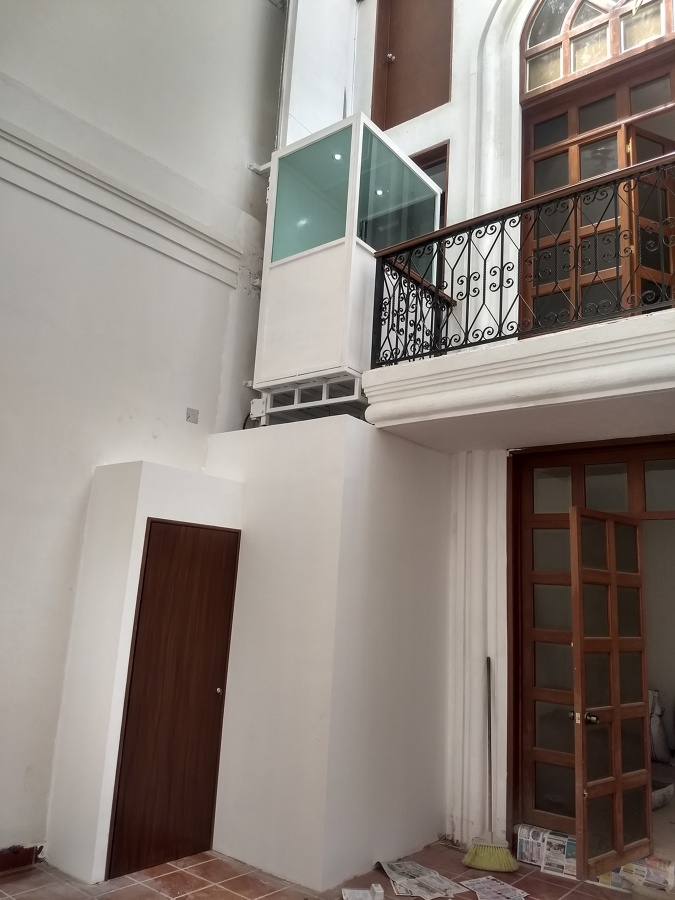 Foto: Elevador Recidencial de Elevadores López y Puertas de Acordeón