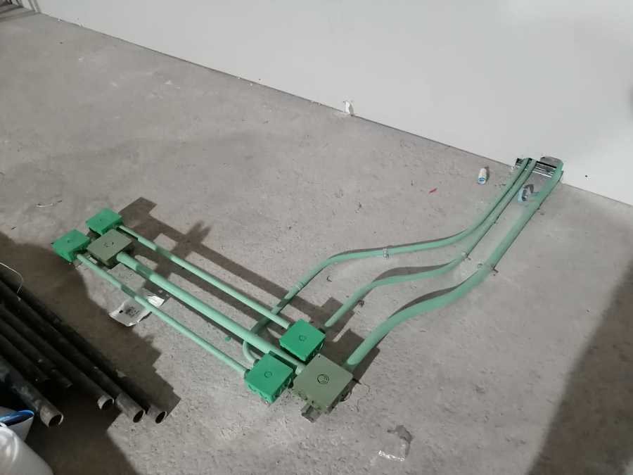 instalación de tubería eléctrica por piso