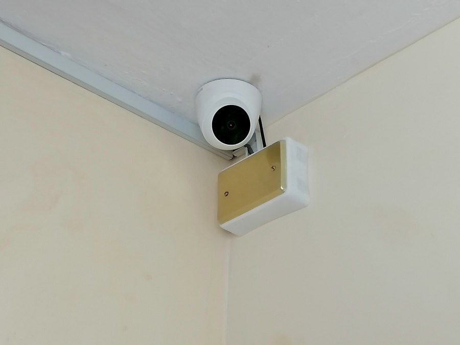 Camara en pasillo de consultorio