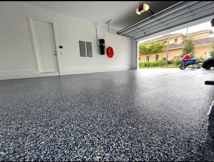 Piso epóxico con hojuela