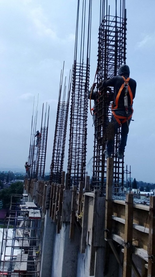 ARMADO DE VARILLA PARA COLUMNAS EDIFICIO.