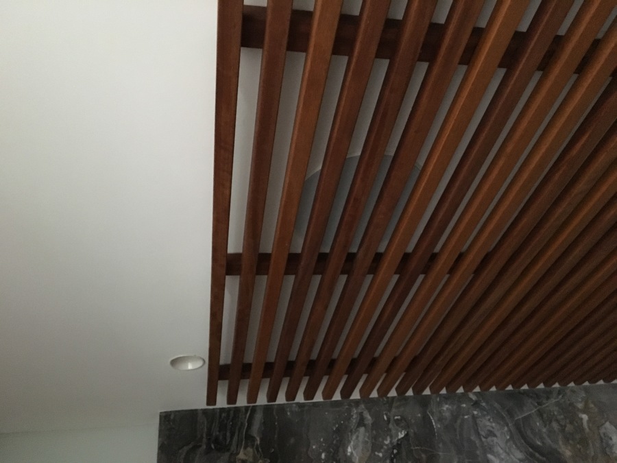 Colocación de Celosía de madera de teca en departamento polanco