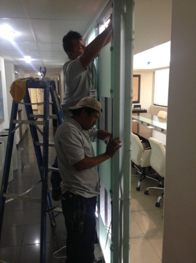 INSTALACIÓN E ILUMINACIÓN DE OFICINA
