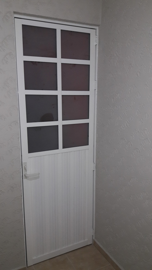PUERTA DE BAÑO