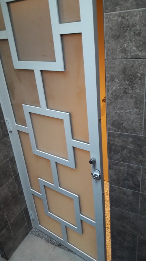 PUERTA DE BAÑO