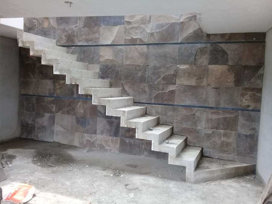 DECORACION EN MURO Y TERMINADO DE ESCALERA
