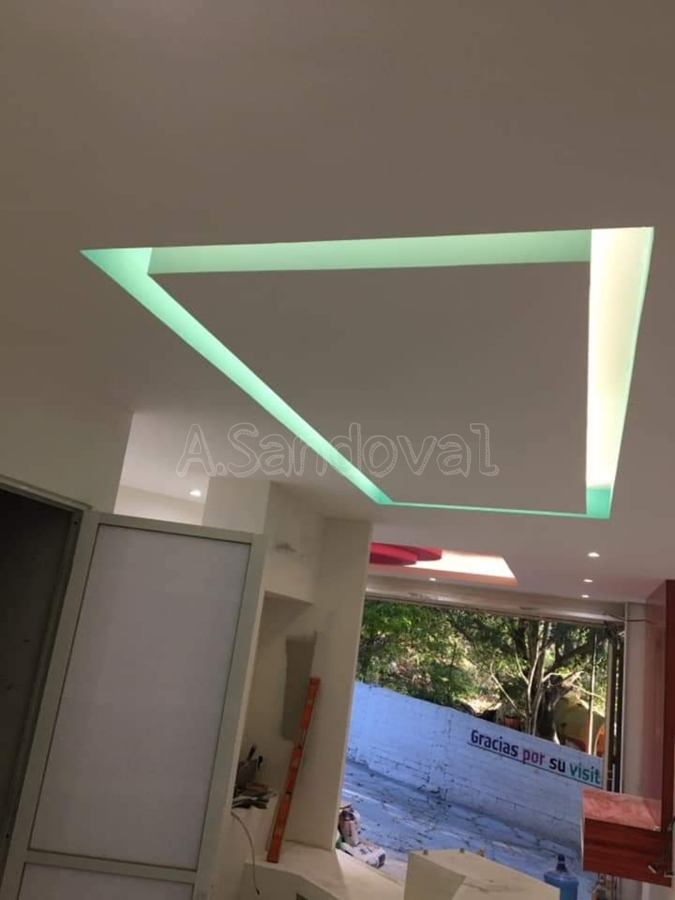 Plafon con luz indirecta