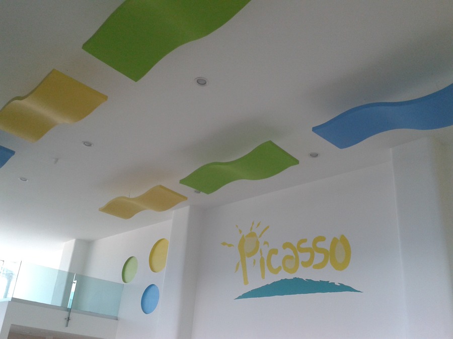 Salón de fiestas infantiles Picasso, logo en pared