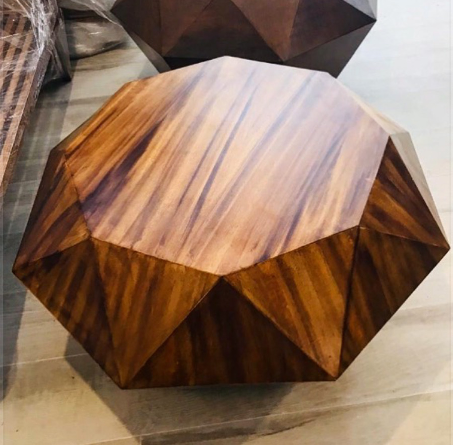 Mesa de madera parota forma diamante