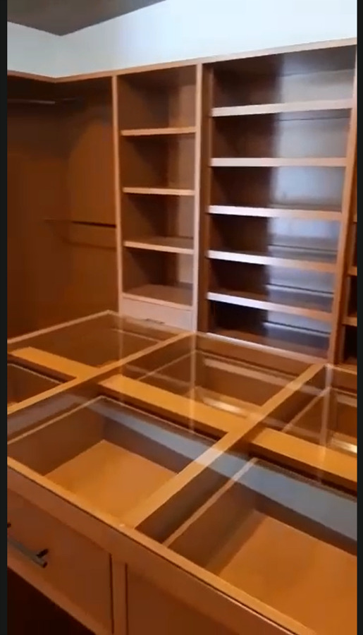 Vestidor contemporáneo con diseño a medida