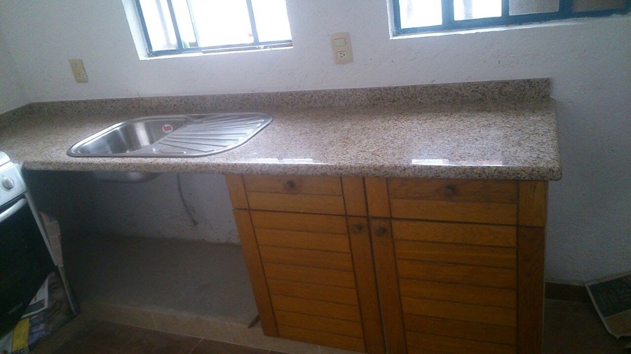 BARRA DE COCINA EN GRANITO MARACUYA