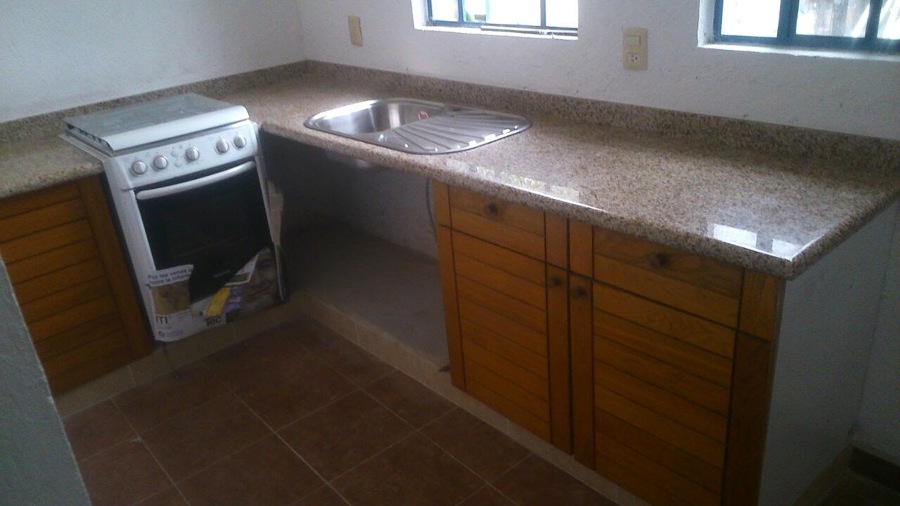 BARRA DE COCINA EN GRANITO MARACUYA