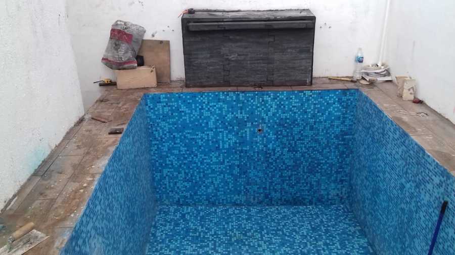 Finalizado de Pegado de Azulejos Venecianos para alberca