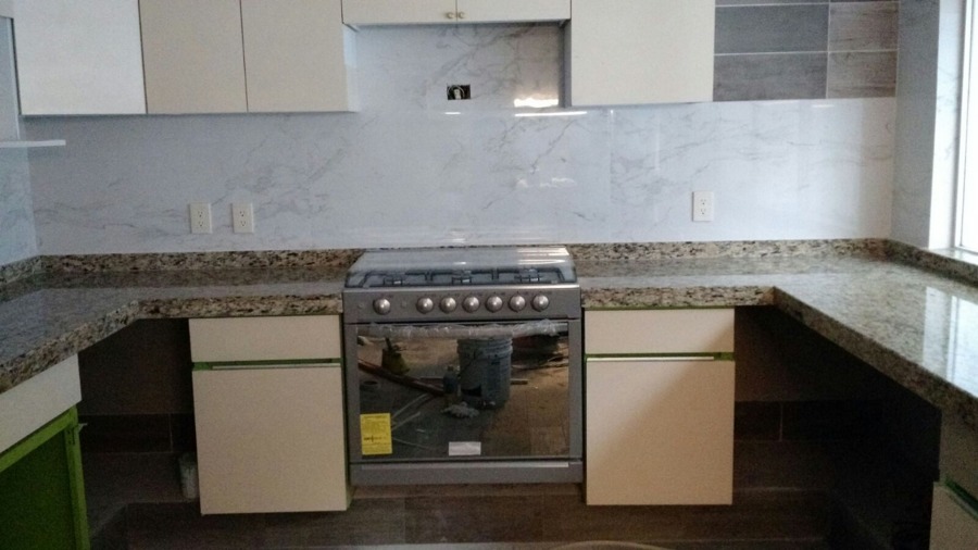 BARRA DE COCINA EN GRANITO ORNAMENTAL