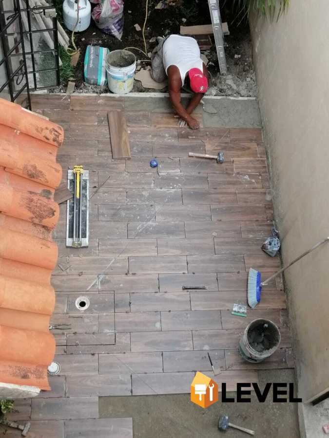 Colocación de loseta en patio