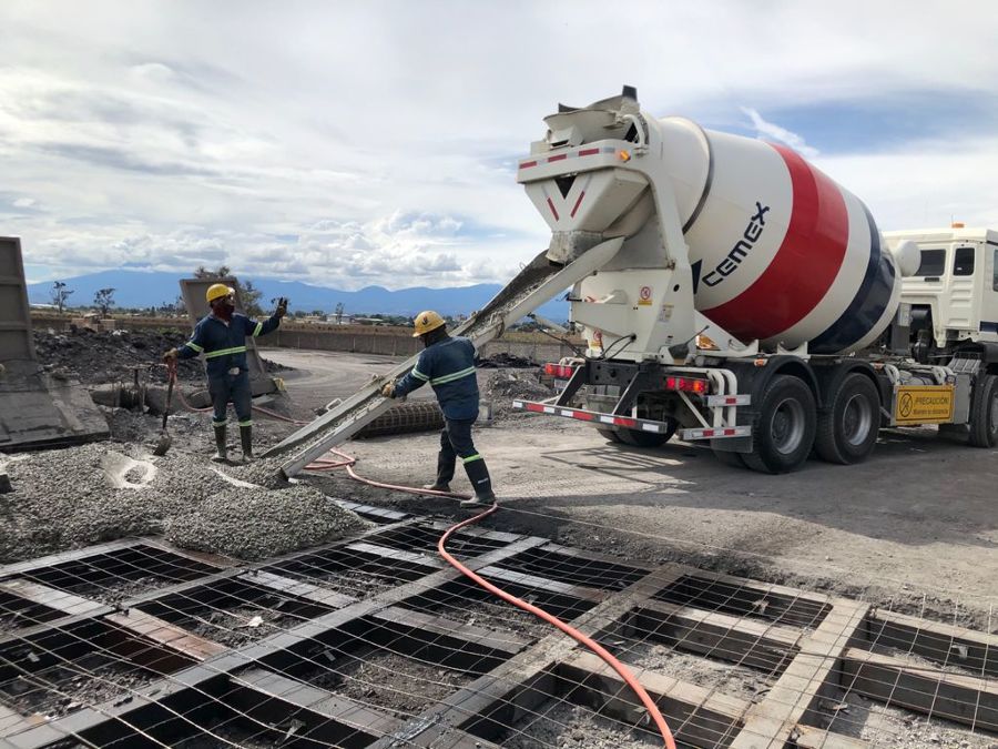 Construcción de firme de concreto para maquinaria pesada