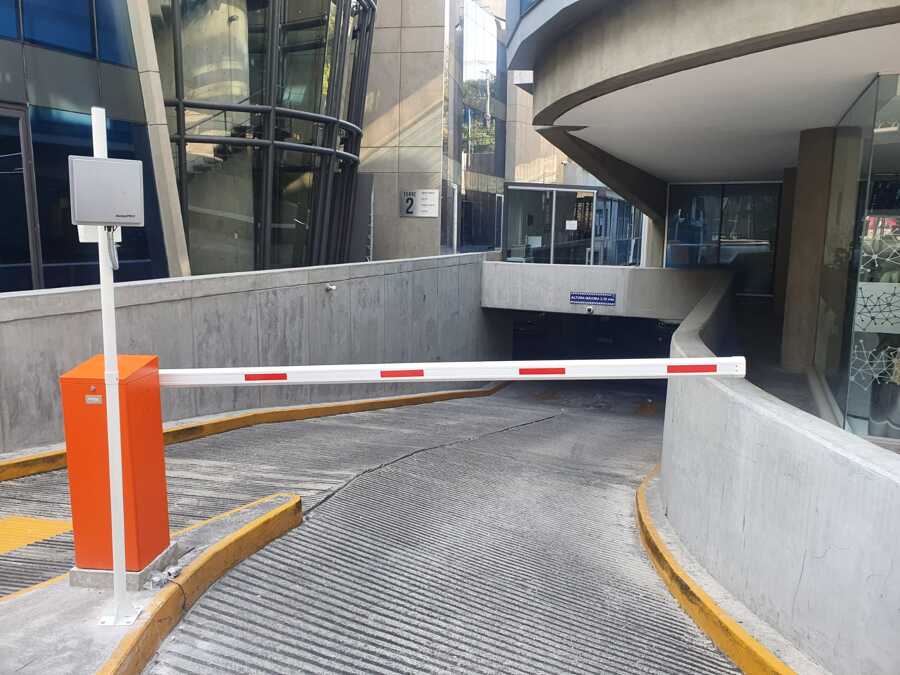 Instalación de pluma vehicular