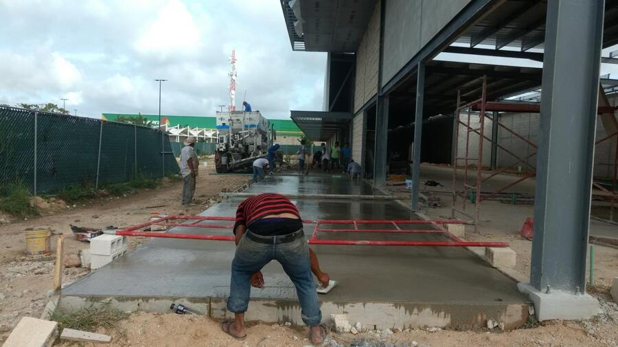 Bodega con Locales Comerciales