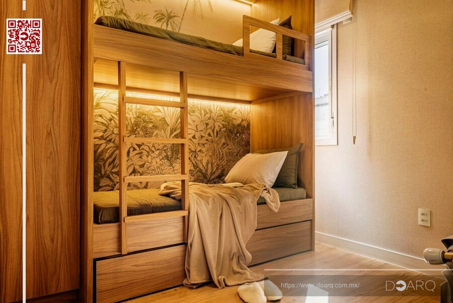 Litera de diseño con madera y luz ambiental.