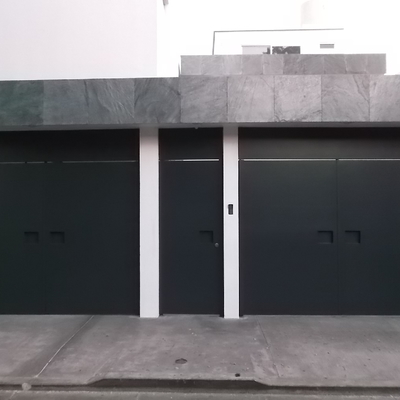 Fabricación de puerta residencial y automatización