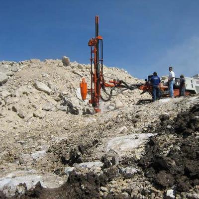 Voladuras y trabajos de excaviones en roca