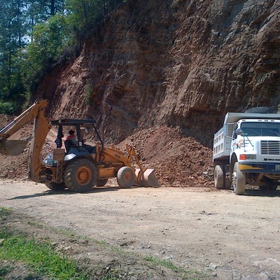 Carga y acarreo de materiales, vías terrestres