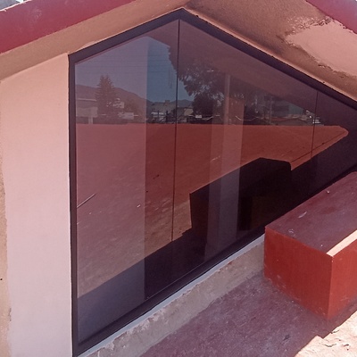 Ventana de aluminio con forma